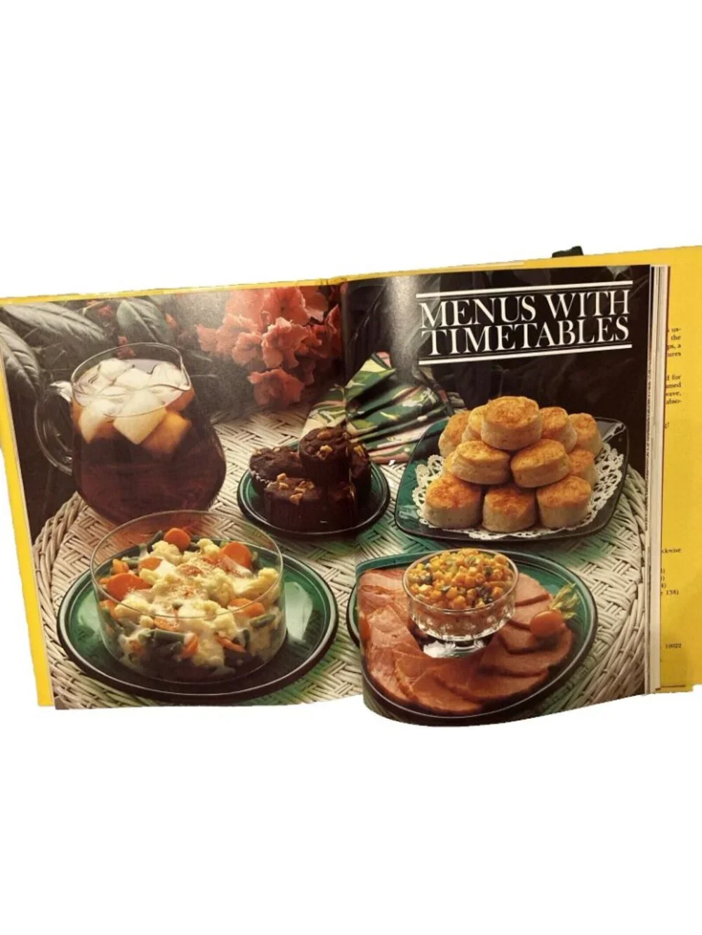 VTG - Betty Crocker's Microwave Cookbook 1981 -  Cook Book Recipes